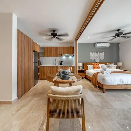 King Studio W Private Balcony Rooftop Pool And Gym