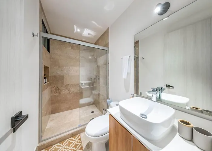Сasa de vacaciones King W Private Balcony Rooftop Pool And Gym